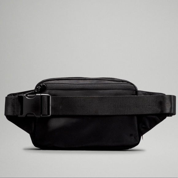 HOT New Release:: Lululemon Everywhere Belt Bag EBB Large - in Black - Picture 5 of 5